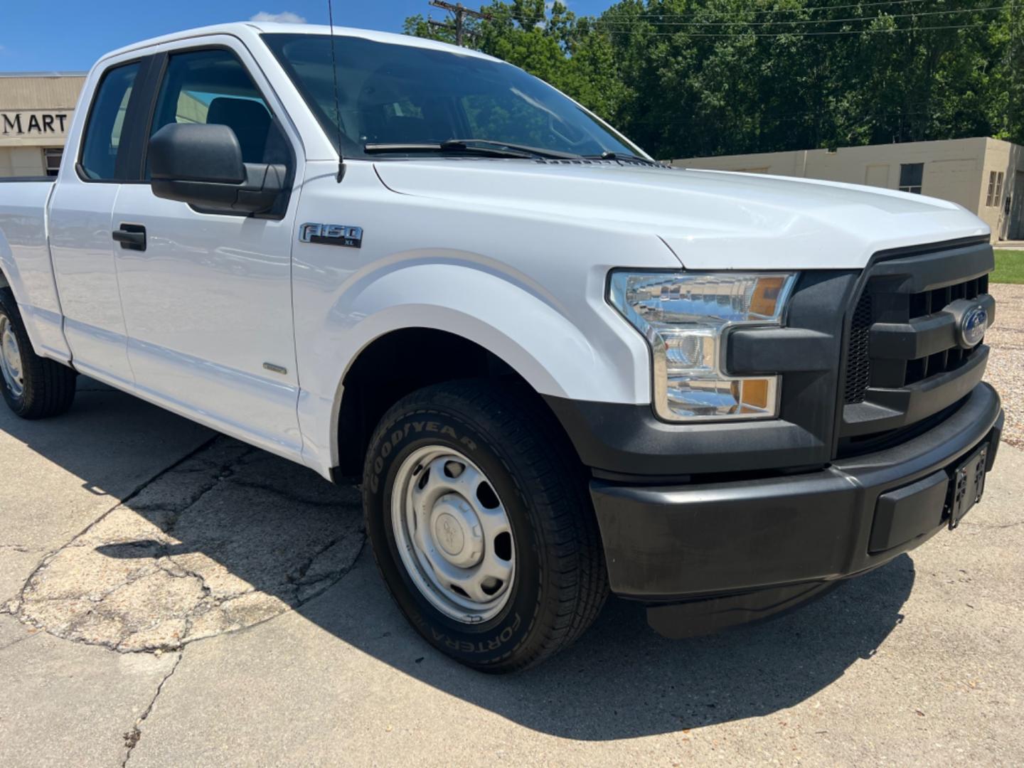 2016 White /Grey Ford F-150 XL (1FTEX1CP7GK) with an 2.7 V6 EcoBoost engine, Automatic transmission, located at 4520 Airline Hwy, Baton Rouge, LA, 70805, (225) 357-1497, 30.509325, -91.145432 - 2016 Ford F150 SuperCab XL ***One Owner*** 2.7 V6 EcoBoost Gas, 182K Miles, Clean Truck, Power Windows, Locks & Mirrors, Cold A/C, Tow Pkg. FOR INFO PLEASE CONTACT JEFF AT 225 357-1497 CHECK OUT OUR A+ RATING WITH THE BETTER BUSINESS BUREAU WE HAVE BEEN A FAMILY OWNED AND OPERATED BUSINESS AT THE S - Photo#3